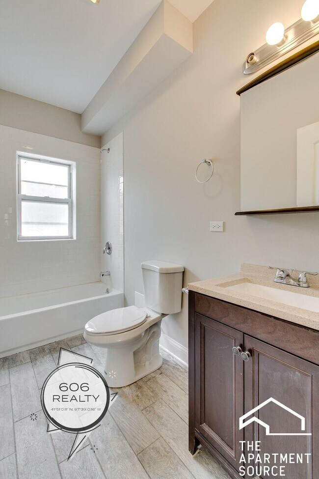 Foto del edificio - 836 E 53rd St