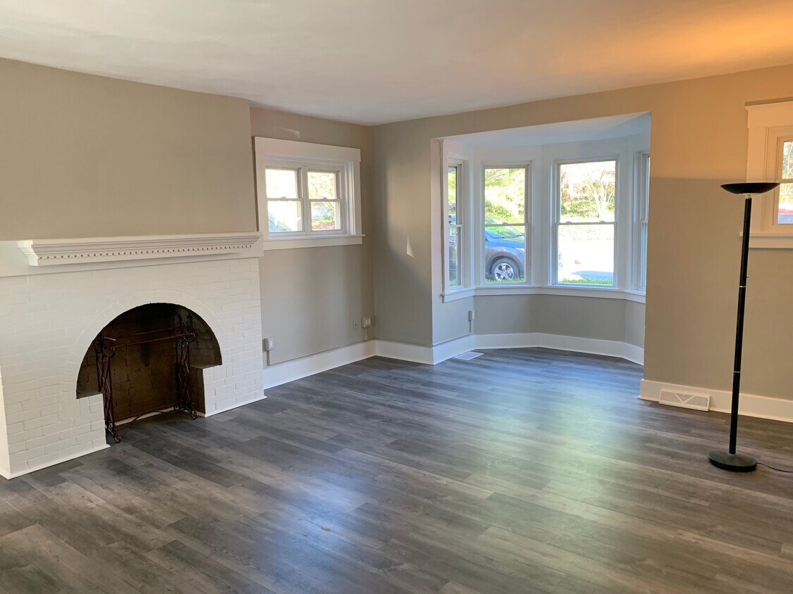 Primary Photo - 227 Rostrevor Pl
