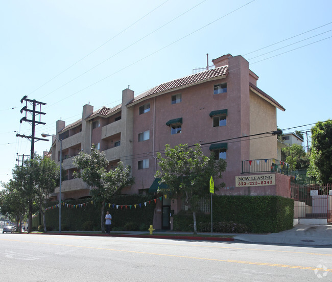 Foto del edificio - Huntington Hacienda II Apartment Homes