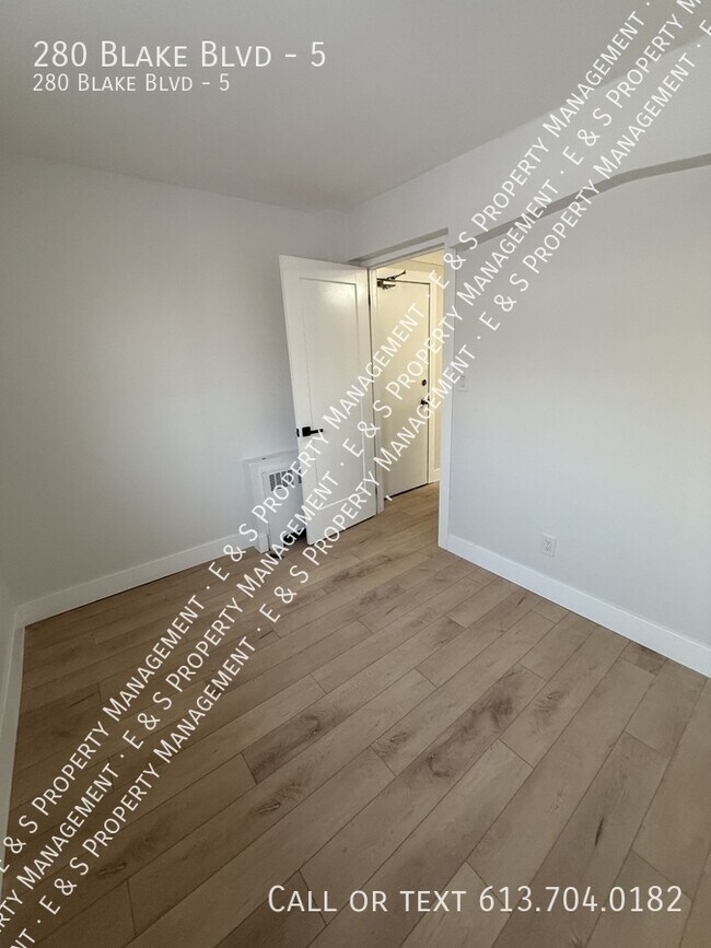 Photo du bâtiment - 280 Blake Blvd