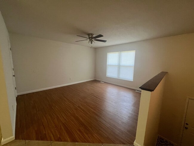 Building Photo - 4-bedroom 1.5 baths house near I-44