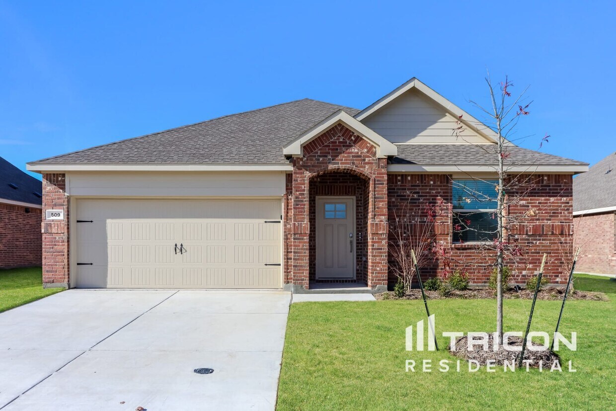 Primary Photo - 509 Macdonald Wy