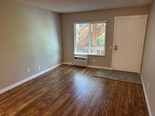 Building Photo - Newly Renovated 1 Bed / 1 Bath Condo for R...