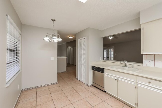 Foto del edificio - 1815 Prairie Lake Blvd