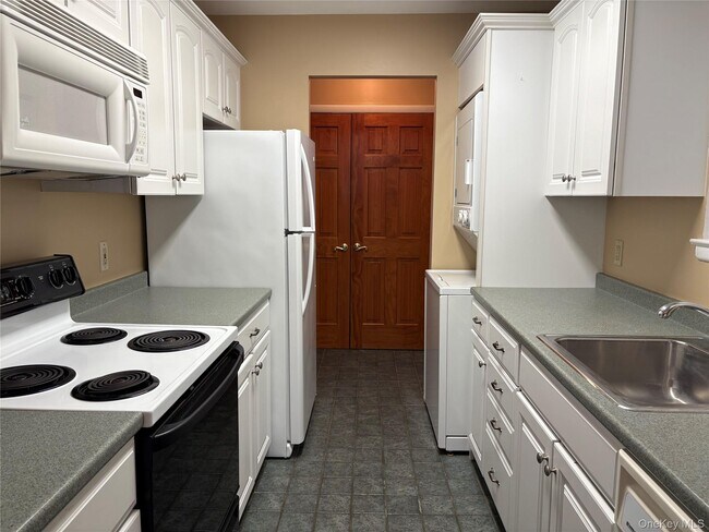 Building Photo - 1 Loudon Dr