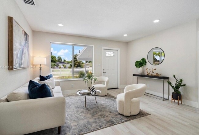 Building Photo - 4220 SW 21st St