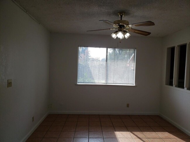 Building Photo - 5 br, 3 bath House - 5466 E. Belmont