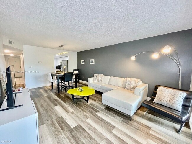 Building Photo - 3 br, 2 bath House - 7451 NW 16th St # 310