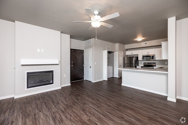 2 habitaciones, 2 baños, 1000 pies cuadrados, sala de estar - The Horizons 202 Sycamore Dr.