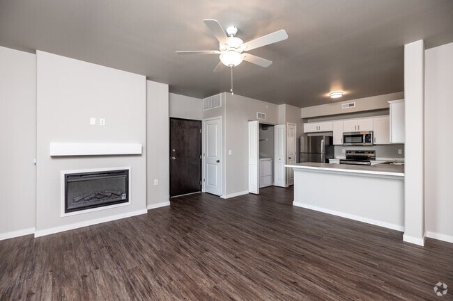 2BR, 2BA - 1,000 SF - Living Room - The Horizons 202 Sycamore Dr.