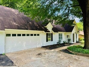 Building Photo - 2212 Howard Rd