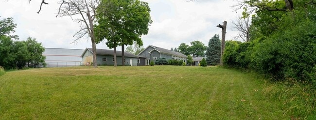 Building Photo - 26241 W Bonner Rd