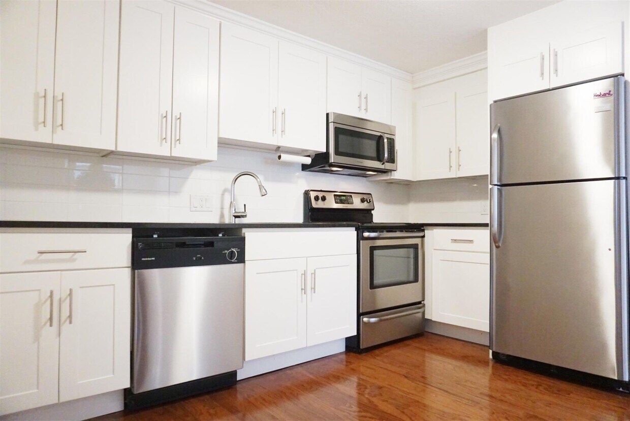 Primary Photo - 5 Blair Pl