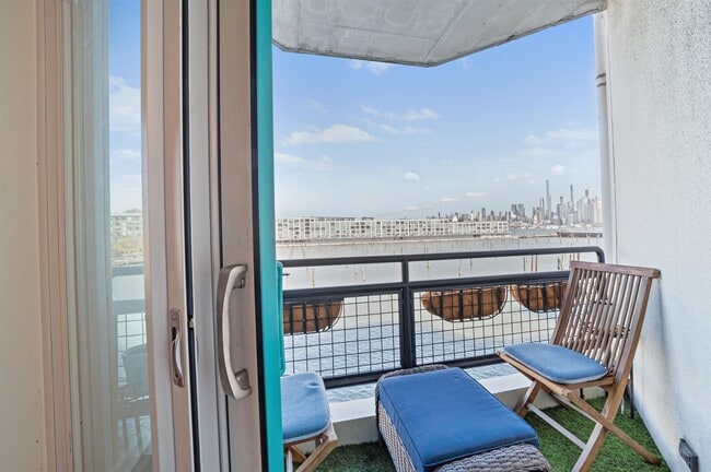 Foto del edificio - 600 Harbor Blvd