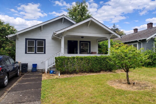 Building Photo - Stunning 6 Bed, 2 Bath House with Front Porch and Backyard a few Steps Away from OSU Campus!
