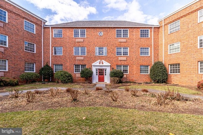 Building Photo - 1708 W Abingdon Dr