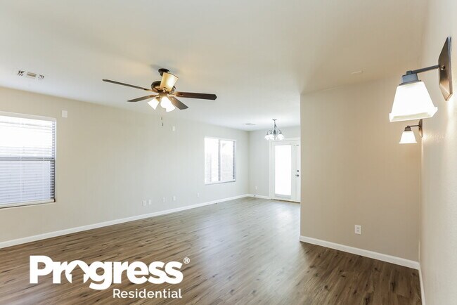 Building Photo - 2638 E Valencia Dr