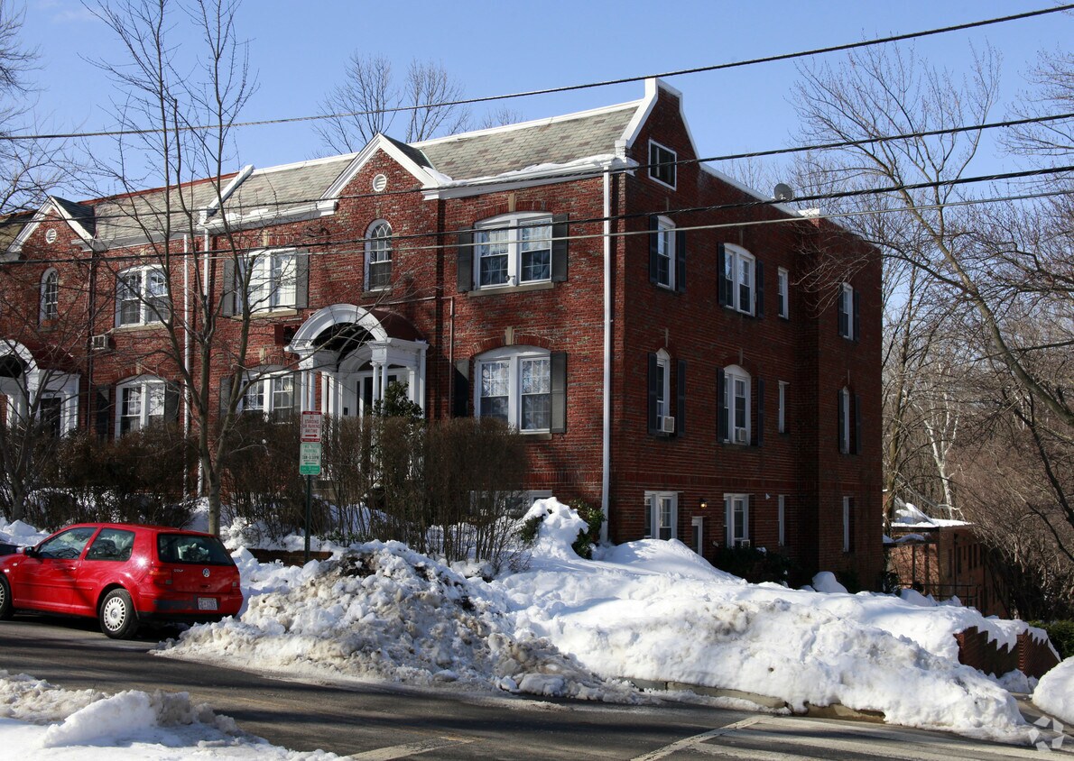 Foto principal - 2524 41st St NW