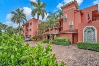 Building Photo - 250 E Royal Palm Rd