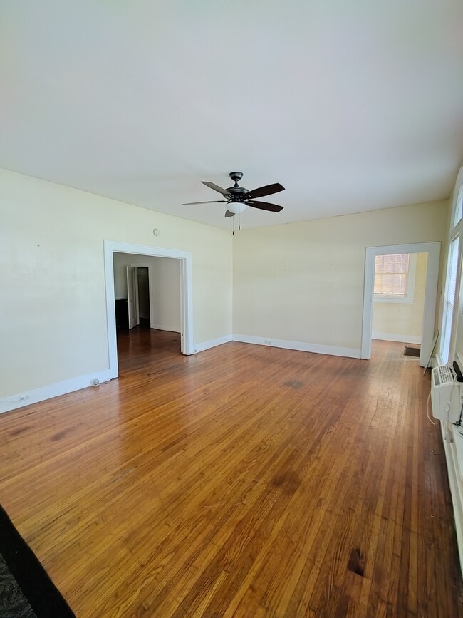 Building Photo - 1551 W Magnolia Ave