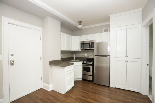 Building Photo - 817 W Lakeside Pl