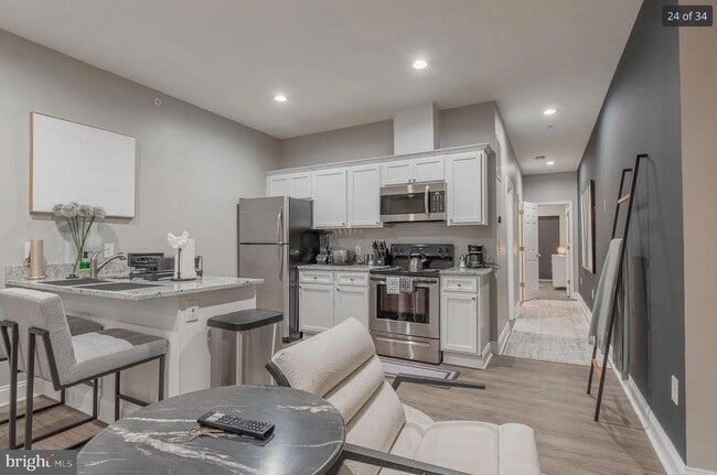 Building Photo - 3221 Noble St