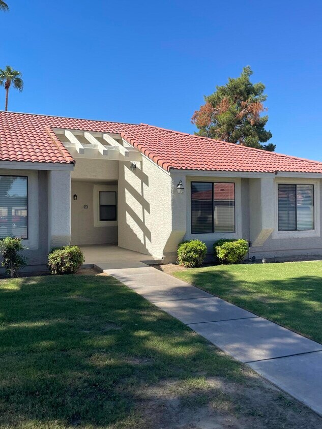 Foto principal - 43376 Cook St