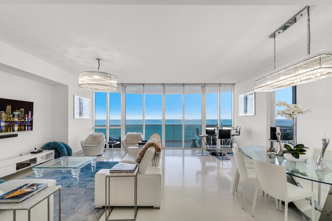 Building Photo - 16001 Collins Ave