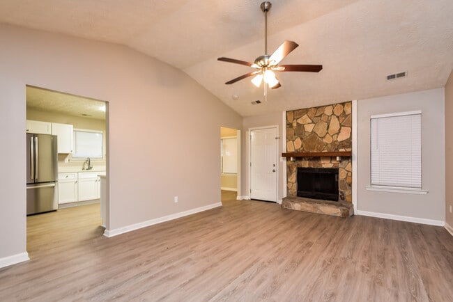 Building Photo - 5866 Homestead Cir