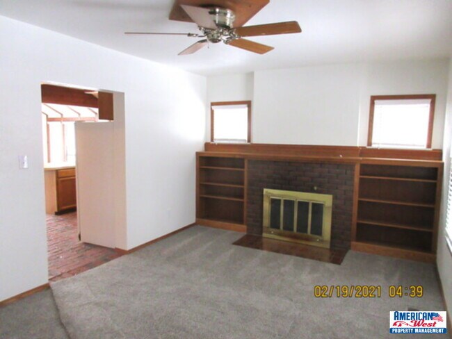 Building Photo - 4 bedroom 2 bath,1898 sq. ft.  plus carpor...