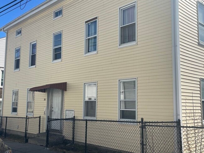 Building Photo - 136 5th St