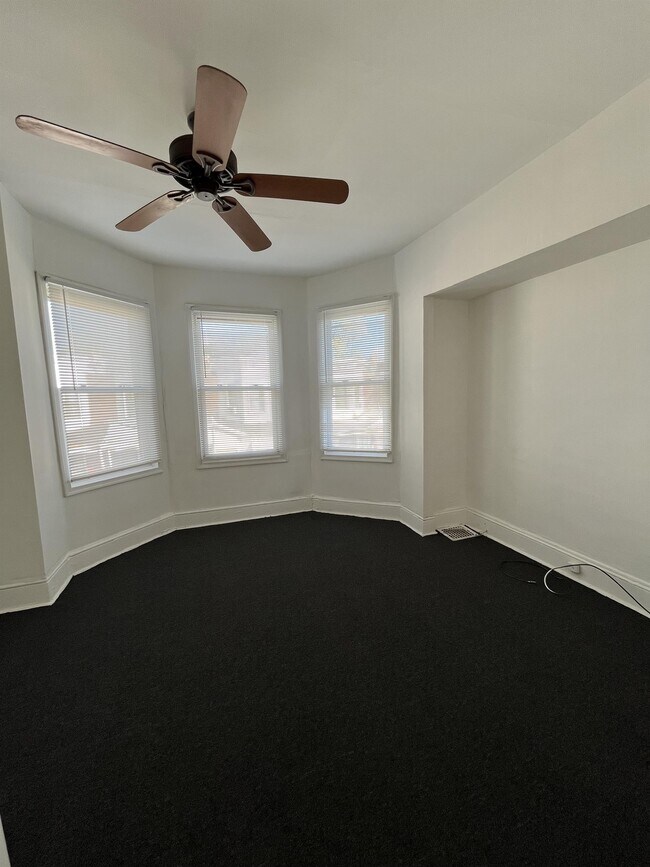 Building Photo - 136 N Conestoga St