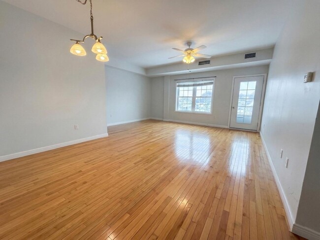 Building Photo - 8 Walnut St