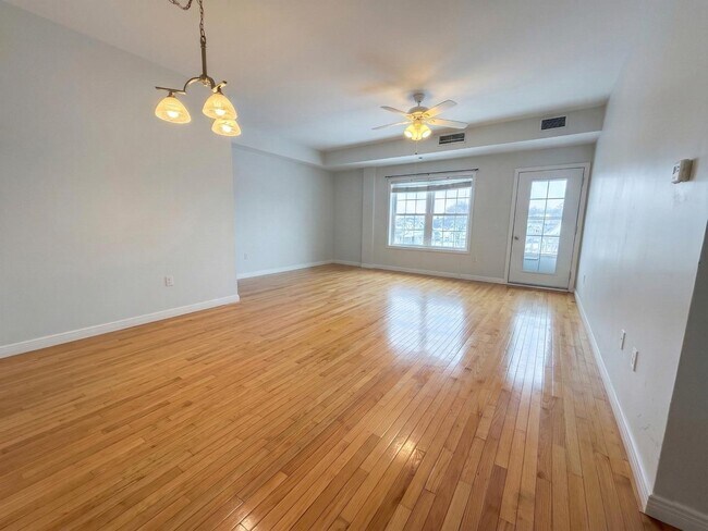 Photo - 8 Walnut St Apartment