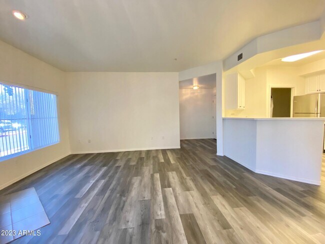 Foto del edificio - 600 W Grove Pkwy