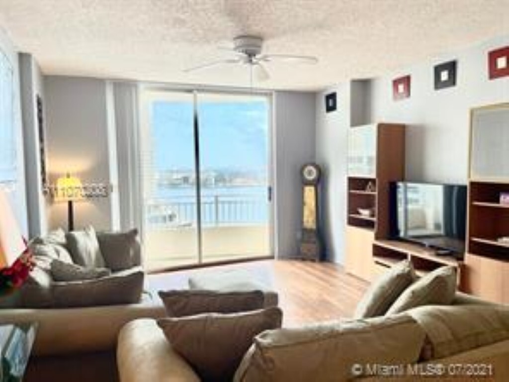 Primary Photo - 770 Claughton Island Dr