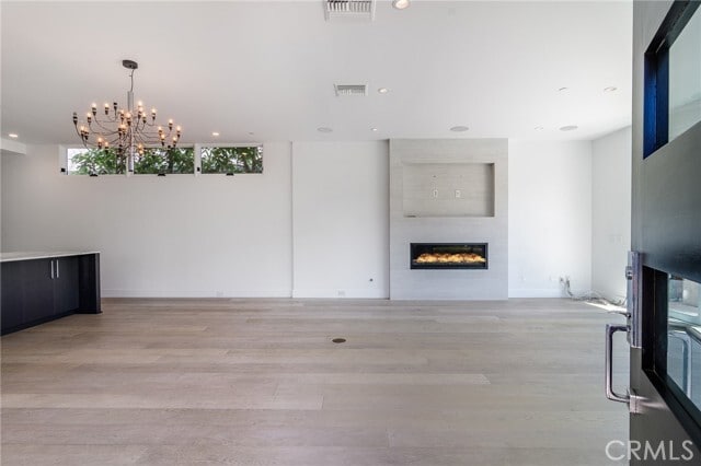 Foto del edificio - 701 Poppy Ave