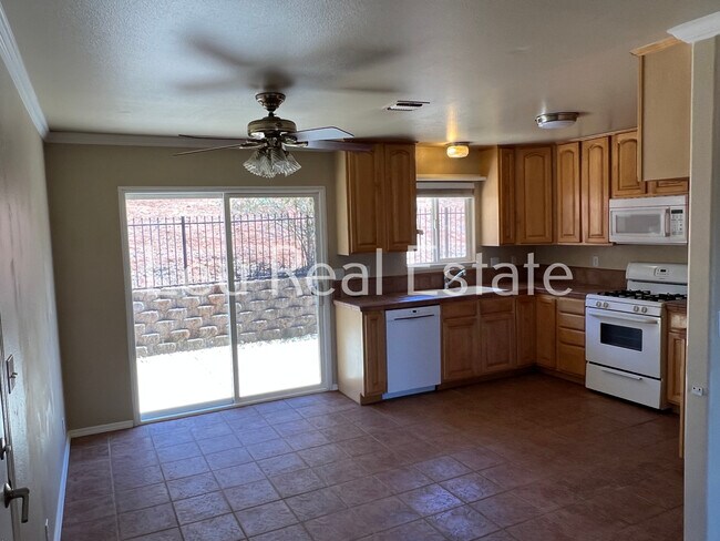 Foto del edificio - 5270 Bonnie Lou Ln