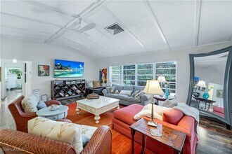 Building Photo - 1382 Jamaica Rd