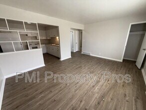 Building Photo - 7701 W Hampton Ave