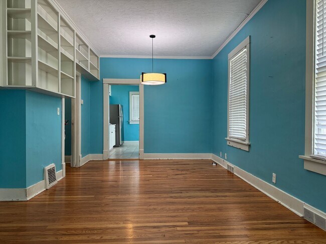 Foto del edificio - Charming Updated 2-Bed Ranch in the Heart ...