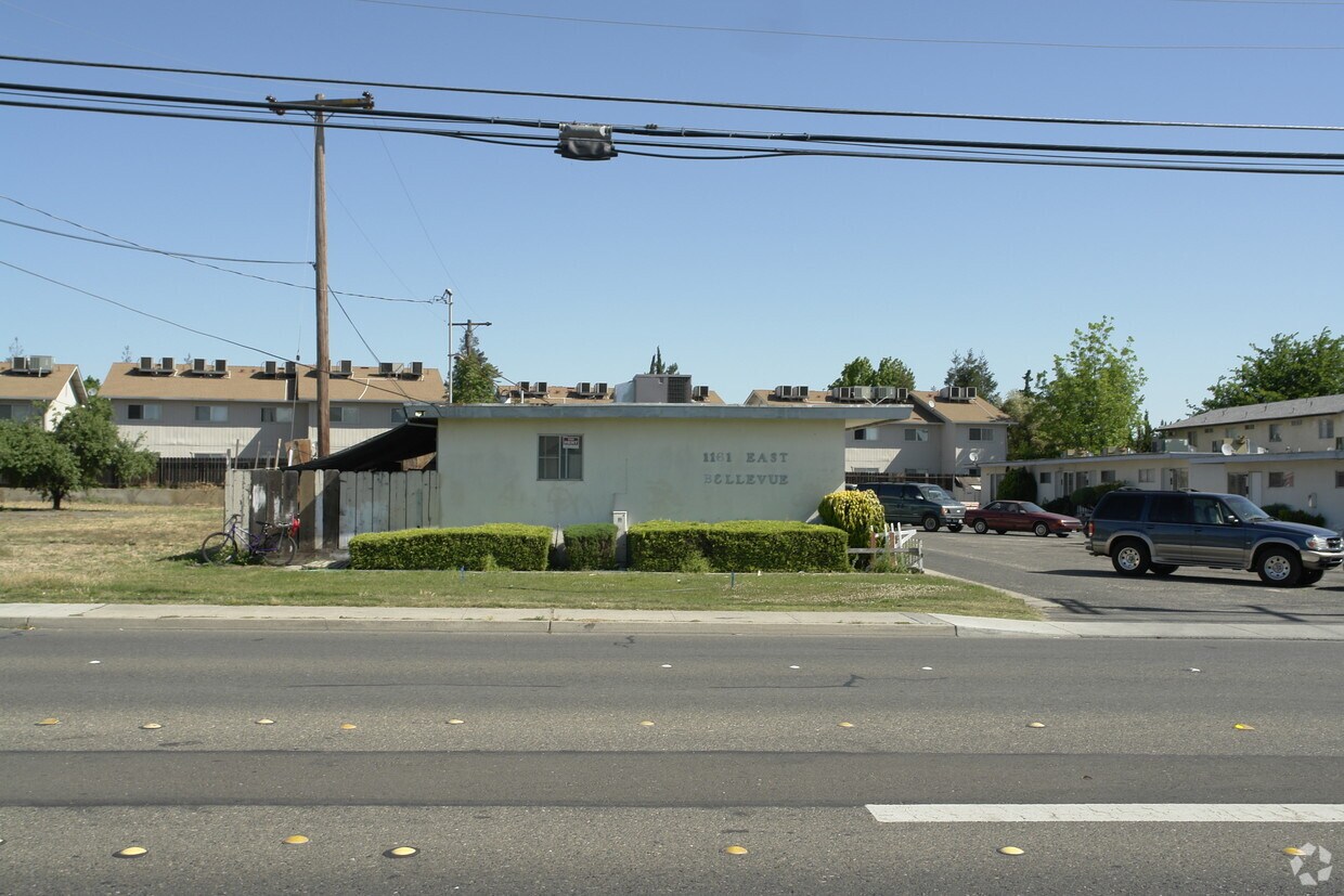 Building Photo - 1161 E Bellvue Rd