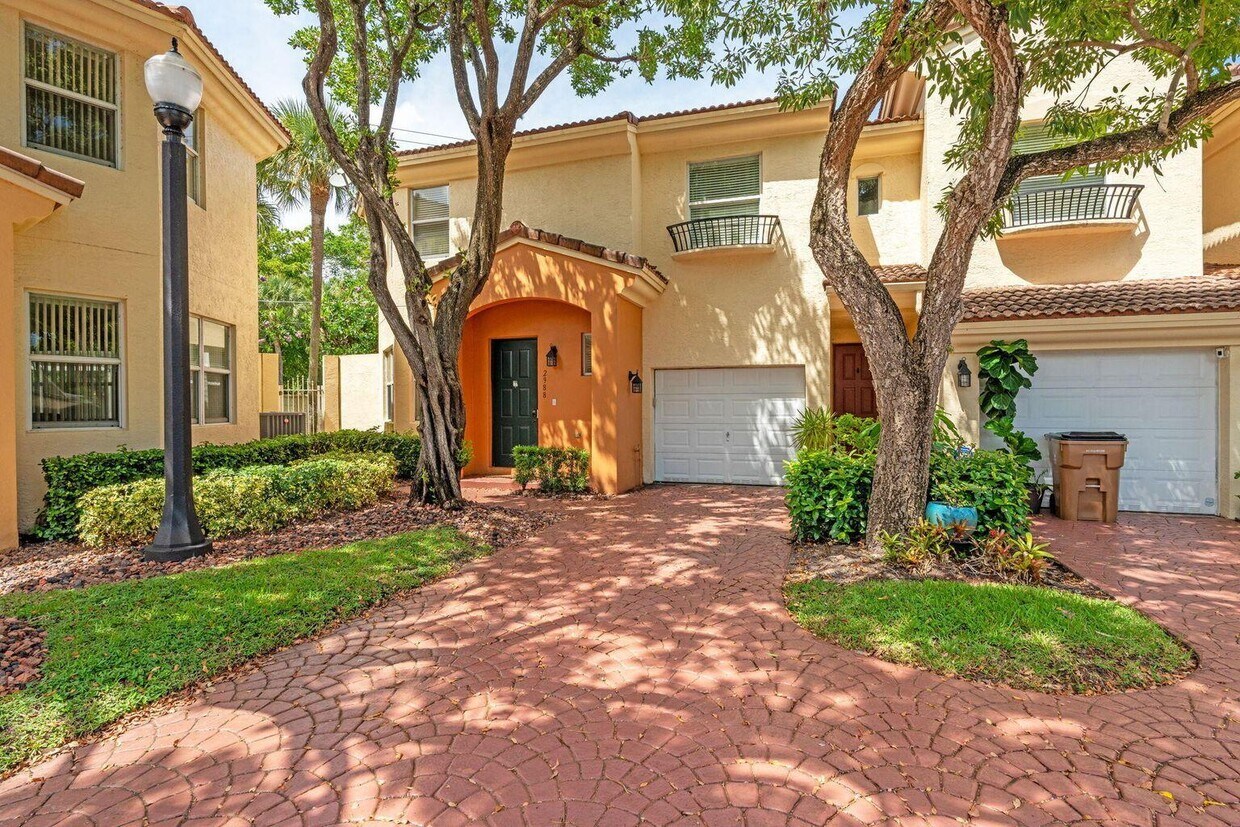 Foto principal - 2988 DC Country Club Boulevard