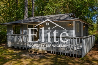 Building Photo - 625 E Pointes Dr W