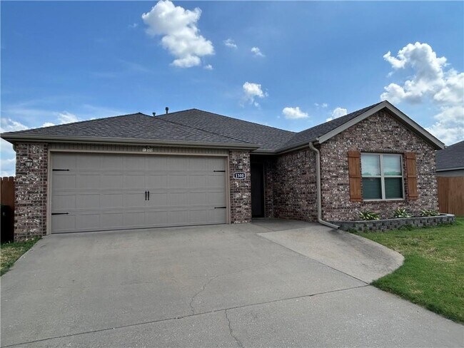 Building Photo - 1300 Cottonwood Rd