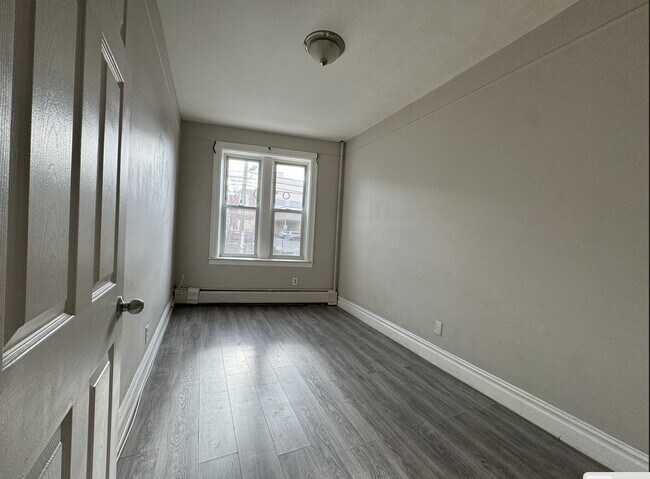233 Avenida Fowler 1 - 223 Fowler Ave