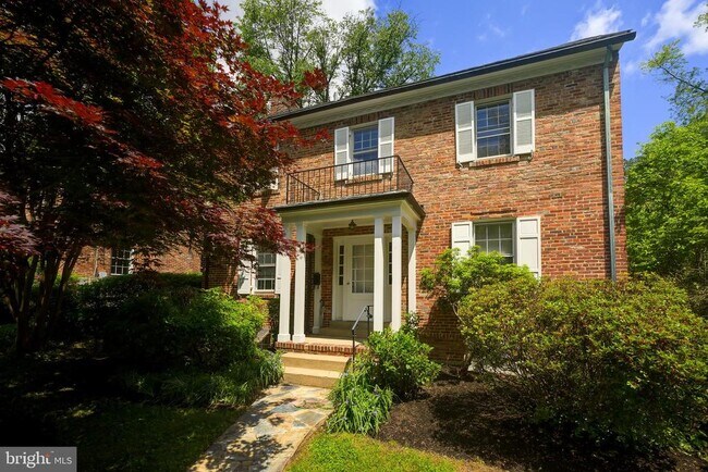 Foto del edificio - 3677 Upton St NW