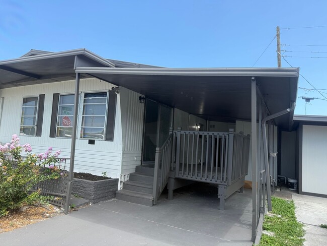Building Photo - 1117 49th Ave Terrace W