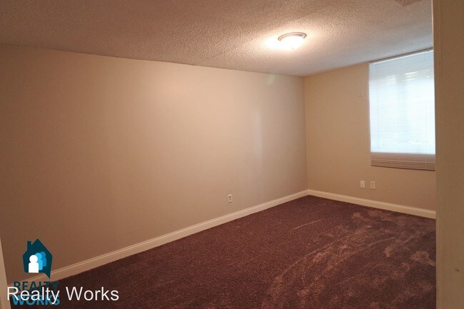 Building Photo - 886 S 33rd St