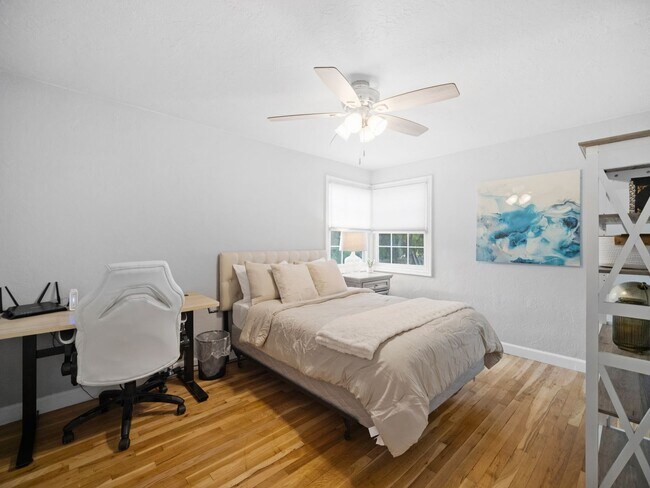 Building Photo - 2 bedroom/1 bathroom in North Spokane-cozy...